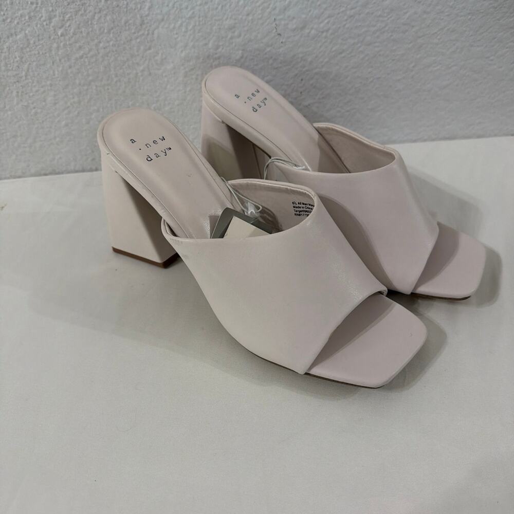 A New Day Women's Cream Block Heel Mules Size 8 1/2